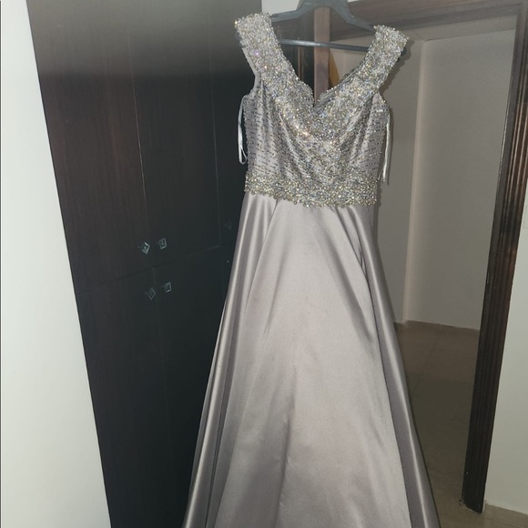 Jovani gown size 8 - Picture 2 of 7